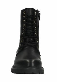 Bottines à lacets noires en cuir lisse, avec des œillets dorés, une fermeture éclair sur le côté et une semelle crantée robuste.