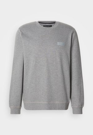 Grå sweatshirtt med rund hals, långa ärmar och ribbstickade muddar. Klassisk design med en liten rektangulär logotyp på framsidan.