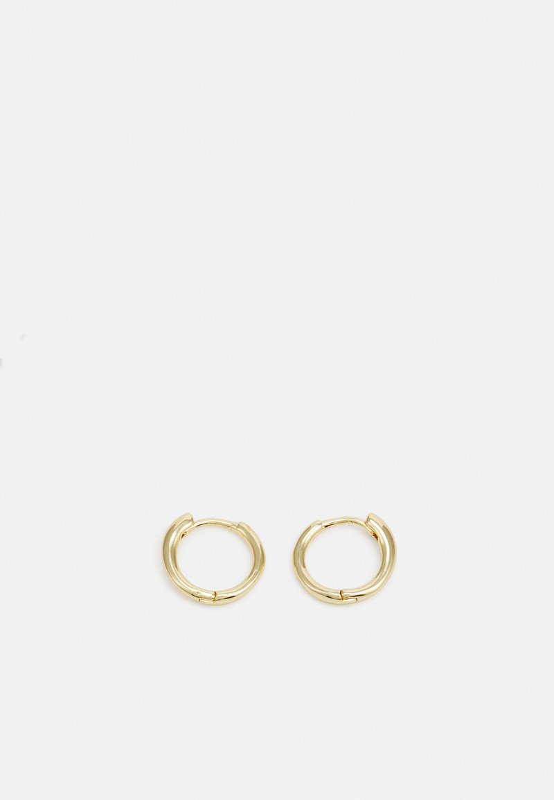 Boucles d'oreilles en or en forme de rond lisse et arrondi. Équipées d'une petite fermeture à charnière, d'une apparence légère et d'une finition polie.
