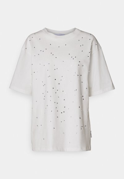 White cotton t-shirt with short sleeves, featuring scattered silver sequins for embellishment. Round neckline, relaxed fit.