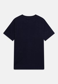 T-shirt bleu marine à manches courtes avec un col rond et une texture douce, semblable au coton. Pas de motifs ni d'accents visibles au dos.