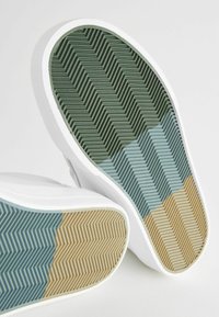 Next FASTENING FIT - Boty se suchým zipem - white