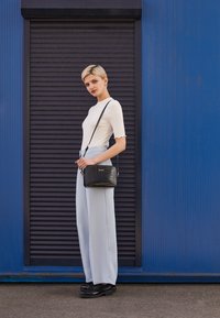 LIU JO S CROSSBODY - Mala a tiracolo - nero