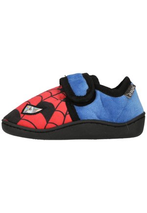 Kinderslof met rood Spider-Man webdesign en oogdetail, blauwe pluchen hiel, zwarte zool en verstelbare klittenbandsluiting.
