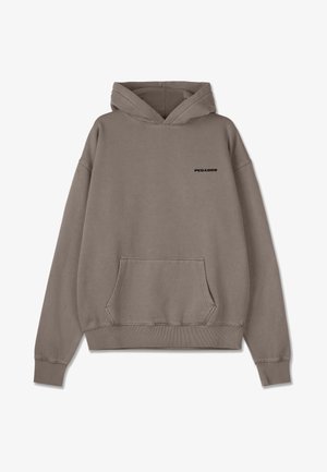 Bruine hoodie made of soft fabric, met een kangoeroezak en ribgebreide cuffs. Zwart "PEGADOR" logo op de voorkant.
