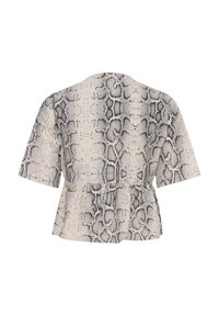 T-shirt à manches courtes en imprimé serpent avec un ourlet peplum. Présente un tissu texturé dans des teintes de beige, gris et noir. Vue de dos montrée.