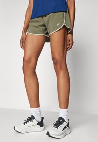 ASICS - ICON SHORT - Sporta šorti - mantle green Miniatūras attēls 1