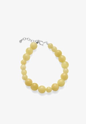 Dzeltena apaļa krellīšu aproce ar sudraba omāra aizdari un regulējamu ķēdīti uz balta fona.