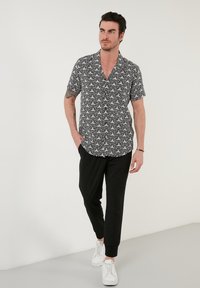 Buratti REGULAR FIT - Ing - white black