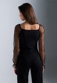 Even&Odd Top s dlhým rukávom - black