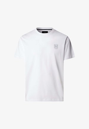 Biała koszulka z krótkim rękawem, okrągłym dekoltem i małym szarym logo Hackett na lewej piersi.