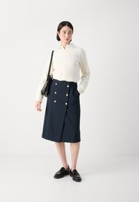 Tommy Hilfiger BUTTON MIDI SKIRT - Falda acampanada - desert sky