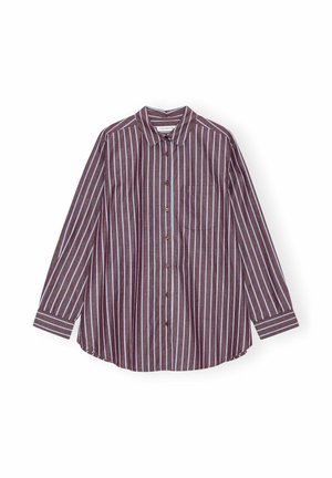 Marooninės spalvos marškiniai su ilgomis rankovėmis, vertikaliomis baltomis juostelėmis, krūtinės kišene ir klasikiniais apykaklės.