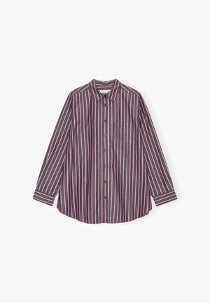 Marooninės spalvos marškiniai su ilgomis rankovėmis, vertikaliomis baltomis juostelėmis, krūtinės kišene ir klasikiniais apykaklės.