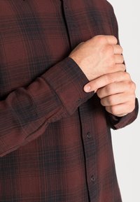 Lee LEESURE  - Camisa - velvet beet