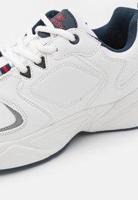 Thumbnail Image 7