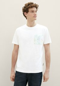 TOM TAILOR MIT DETAIL - Camiseta estampada - white