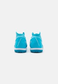 Blauwe sportieve schoenen met een sokachtige uitstraling, gripzolen en witte accenten. Heeft een lage kraag en een gestructureerd bovenmateriaal.
