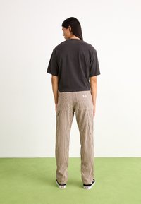 Dickies GARYVILLE HICKORY - Jeans carpenter - mushroom