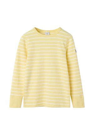 Gelbes Langarmshirt mit weißen horizontalen Streifen, Rundhalsausschnitt und gerippten Bündchen, vor einem weißen Hintergrund gezeigt.