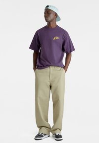 Vans BRUSH SCRIPT LOOSE FIT - T-shirt print - gothic grape