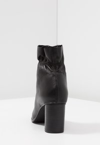Bianco Ankle Boot - black