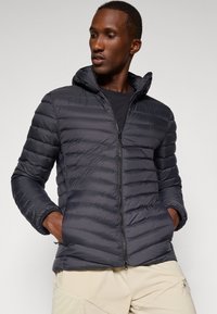 Puffer jacket in dark gray fabric, featuring horizontal stitching, a front zipper, and a hood. Smooth texture with elastic cuffs.
