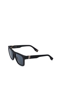 Lunettes de soleil rectangulaires noires avec des verres foncés et des éléments décoratifs dorés sur les branches et les charnières, légèrement inclinées sur le côté.