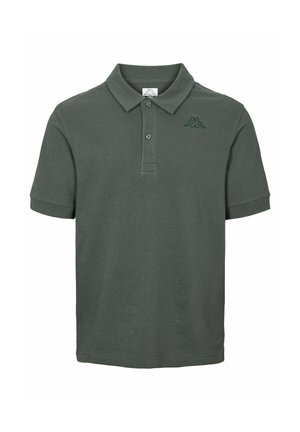 Polo vert foncé à manches courtes avec une patte de boutonnage à deux boutons et un petit logo brodé sur la poitrine gauche.