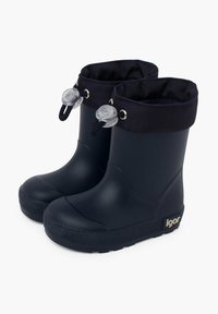 Bottes de pluie en caoutchouc bleu marine avec un revers en textile noir extensible, un cordon ajustable et une semelle texturée pour une meilleure adhérence. Accent du logo sur le côté.
