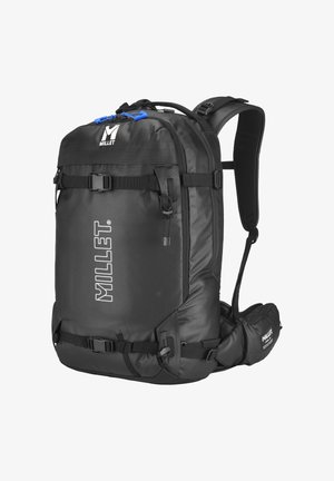 Sac à dos de randonnée Black Millet avec plusieurs sangles, bretelles épaisses pour les épaules et la taille, tirettes de fermeture éclair bleues et logo de la marque à l'avant.