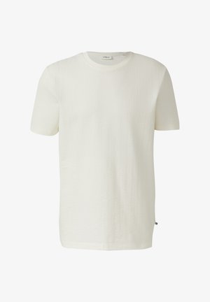 T-shirt blanc uni à manches courtes, col rond, en tissu subtilement texturé avec une petite étiquette de marque sur la couture latérale gauche.