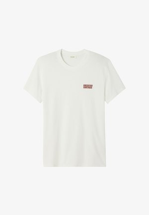 Kratka bela majica s kratkimi rokavi iz bombaža, z majhnim rdečim logotipom "AMERICAN VINTAGE" na levi strani prsnega predela. Preprost dizajn s krožnim ovratnikom.