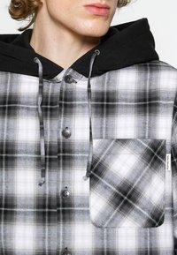 Redefined Rebel DALLAS SHIRT HOOD REGULAR FIT - Camisa - dark grey