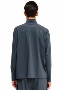 Donkergrijze longsleeve shirt met een textuurpatroon, voorzien van een kraag en detail in de rugnaad, relaxte pasvorm en rechte zoom.