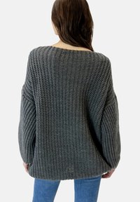 Elara - Sweter