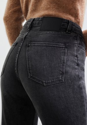 Reiko, Vaqueros boyfriend - grey