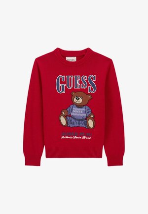 Pulover tricotat roșu cu un grafic de urs purtând o cămașă albastră, cu logo-ul „GUESS” și text decorativ în alb și bleumarin. Manșete și decolteu cu nervuri.