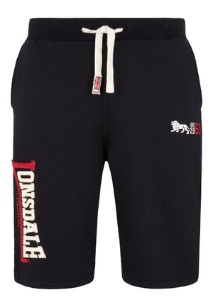 Shorts de sport noirs en coton avec une ceinture élastique et un cordon de serrage. Présente le logo "LONSDALE" rouge et crème sur la jambe gauche, ainsi que des embellissements.