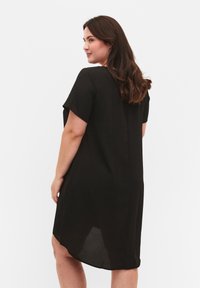 Zizzi WITH SHORT SLEEVES - Freizeitkleid - black