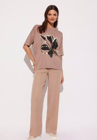 Makalu - T-shirt z nadrukiem