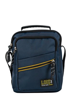 Bolsa de tela azul marino de forma rectangular, con un bolsillo frontal que tiene una cremallera a rayas amarillas y negras, y una resistente asa negra en la parte superior.