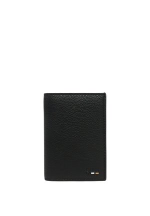 Portafoglio bifold in pelle nera strutturata con piccolo logo impresso e tre piccole strisce colorate nell'angolo inferiore destro anteriore.