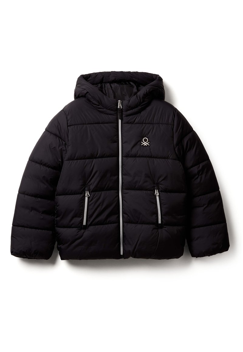 Giubbotto imbottito nero con cappuccio, caratterizzato da un design trapuntato, chiusura frontale con zip e due tasche frontali con zip.
