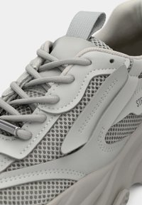 Steve Madden POSSESSION - Trainers - grey