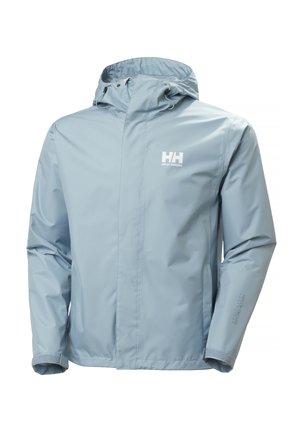 Lichtblauwe waterdichte Helly Hansen-jas met capuchon, ritssluiting aan de voorkant en verstelbare manchetten, ontworpen voor bescherming buitenshuis.