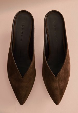 B by Ted Baker, Sandalias planas - chocolate brown