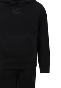 Set di felpa con cappuccio e pantaloni in tessuto morbido. Caratterizzato da una tasca frontale, polsini a costine e dettagli con logo tono su tono.