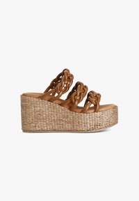 Vybráno, brown leather