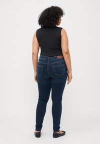 ONLY Carmakoma CARWILLY - Skinny džíny - dark blue denim